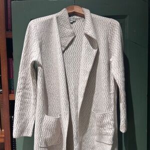 Elegant long cashmere cardigan/jacket. Size medium-lg